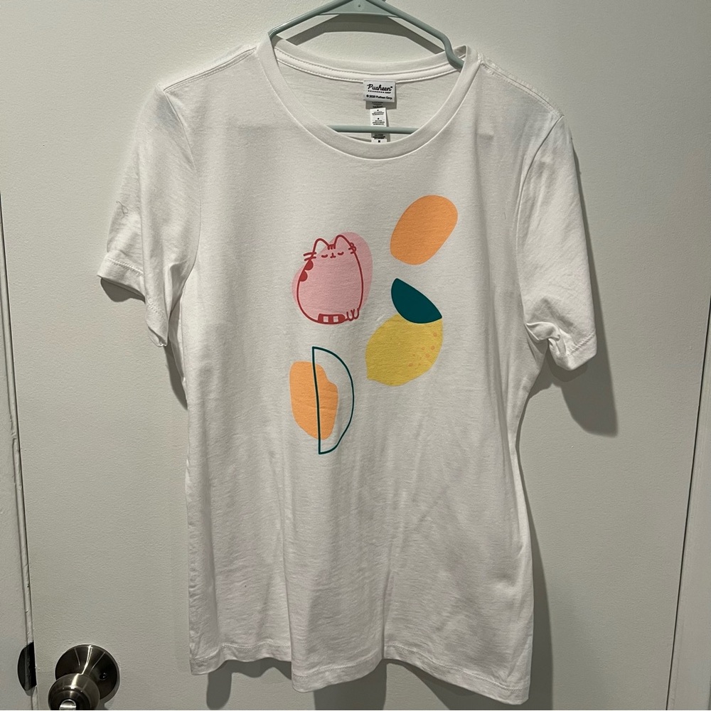 Pusheen White Graphic T-Shirt Size Medium
